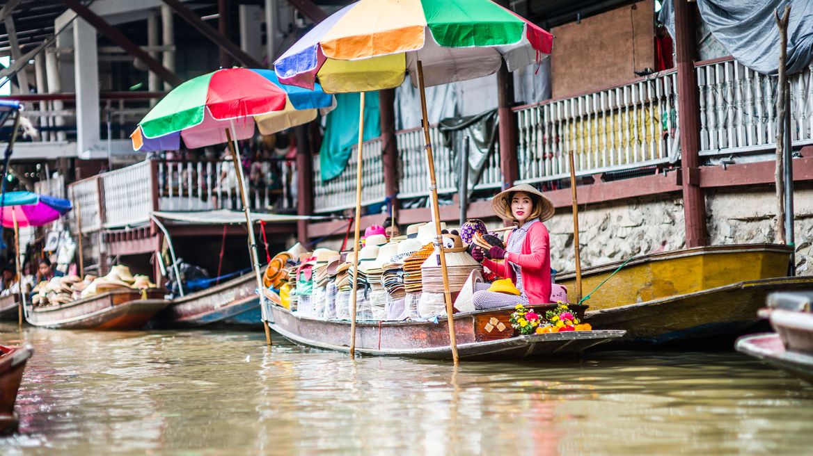 2 in 1: Floating Market & Railway Market Near BKK (10AM) - TakeMeTour